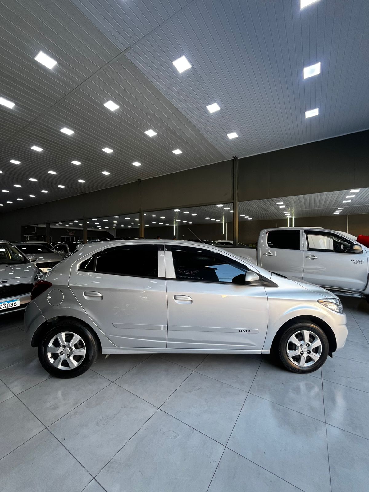 Chevrolet Onix 1.0 Mpfi LT 8V Flex 4P Manual - foto 2